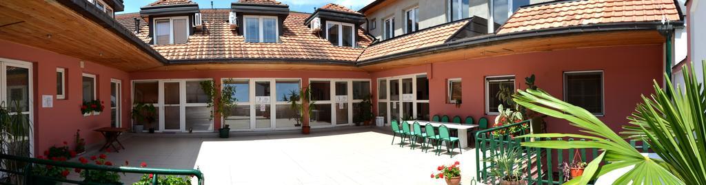 Terasa Hostel Novi Sad Ngoại thất bức ảnh